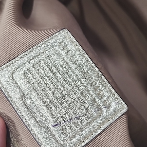 Coach F12343 Beige And Gold Leather Shoulder Tote Bag - Picture 14 of 16